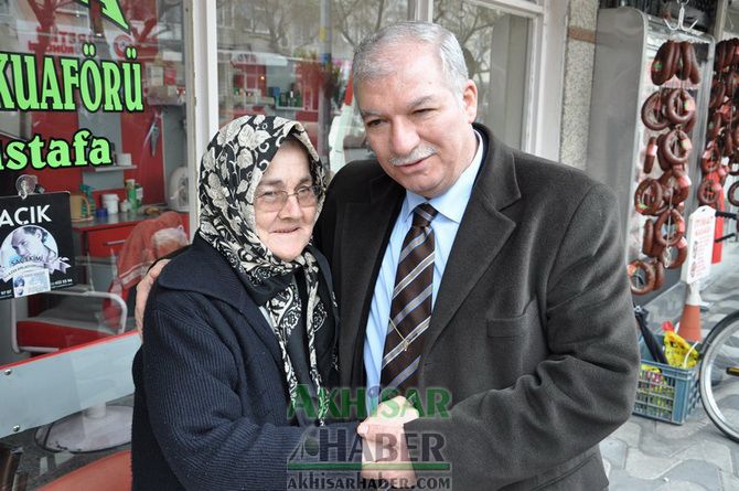 MHP Akhisar Belediye Başkan Adayı Mansur Onay Akhisar’ı Karış Karış Geziyor